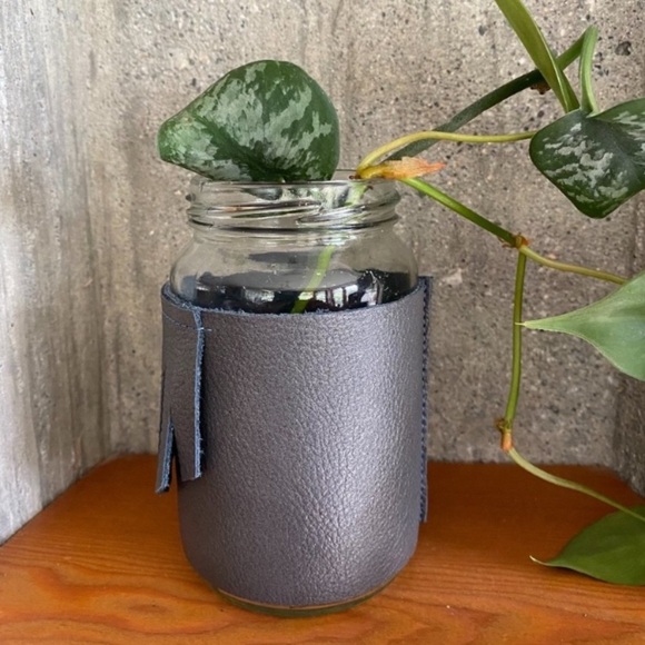 Leather Handcrafted “Crown” Propagating Vase - Picture 5 of 7